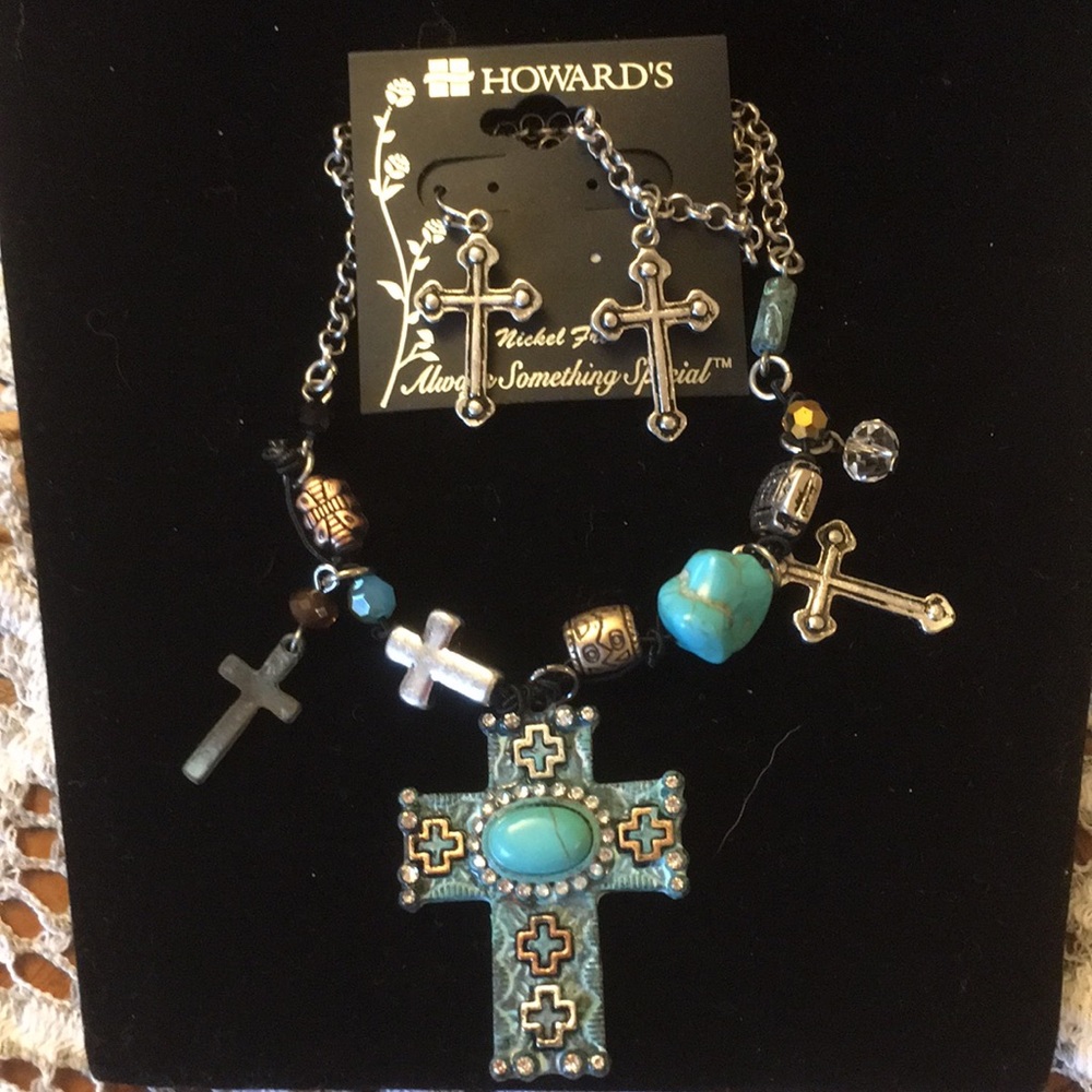🦋 Howard’s cross fashion necklace & earrings set NWT